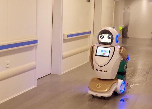 为防疫助力 华西医院启用机器人开展消毒杀菌工作